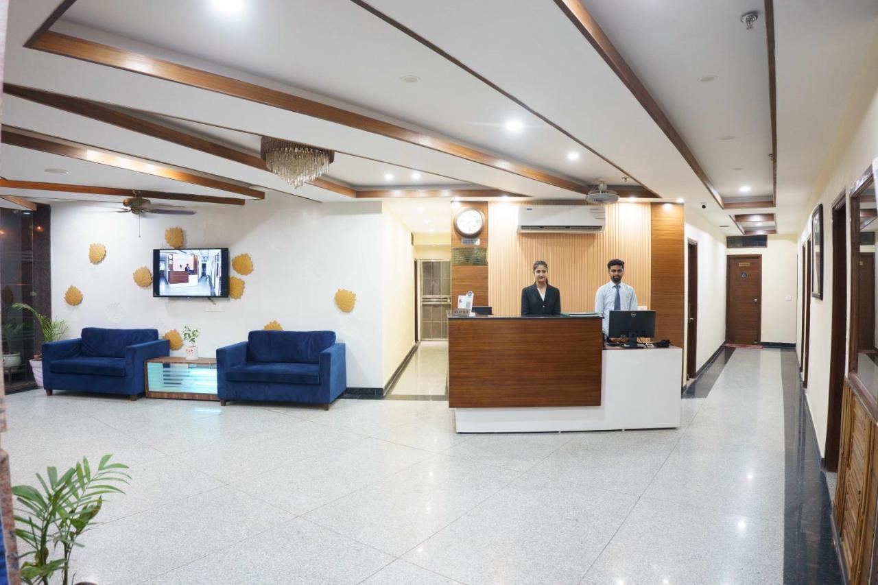 Hotel Vihaan Residency Zirakpur Exterior foto